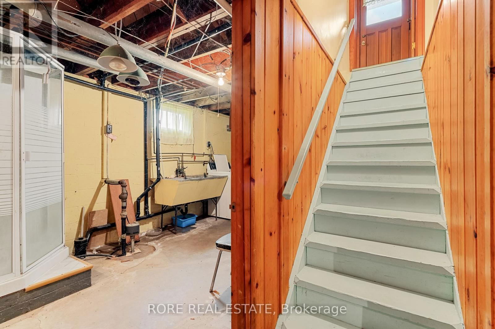 707 RIDGE ROAD NORTH Image 23