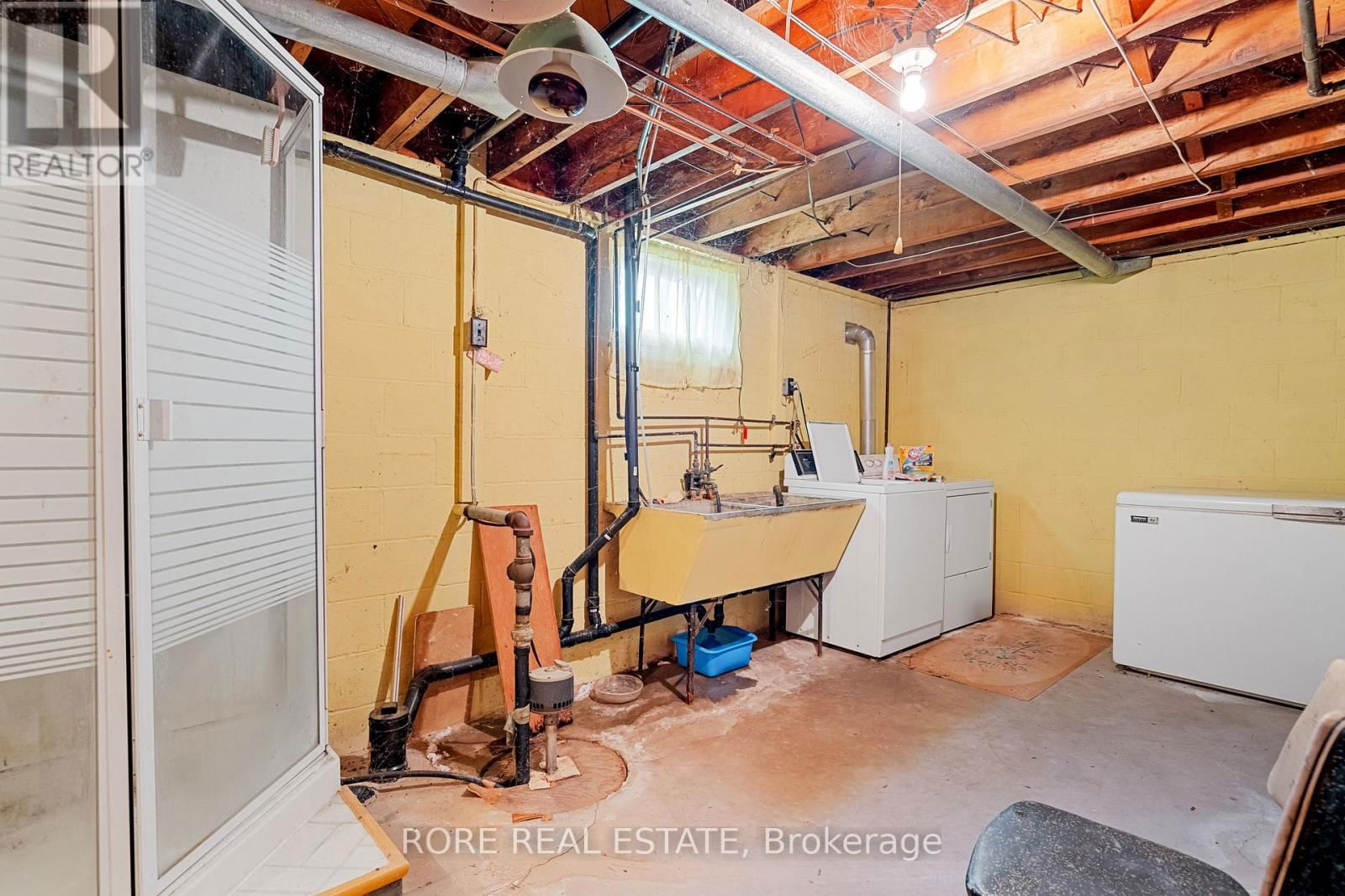 707 RIDGE ROAD NORTH Image 24