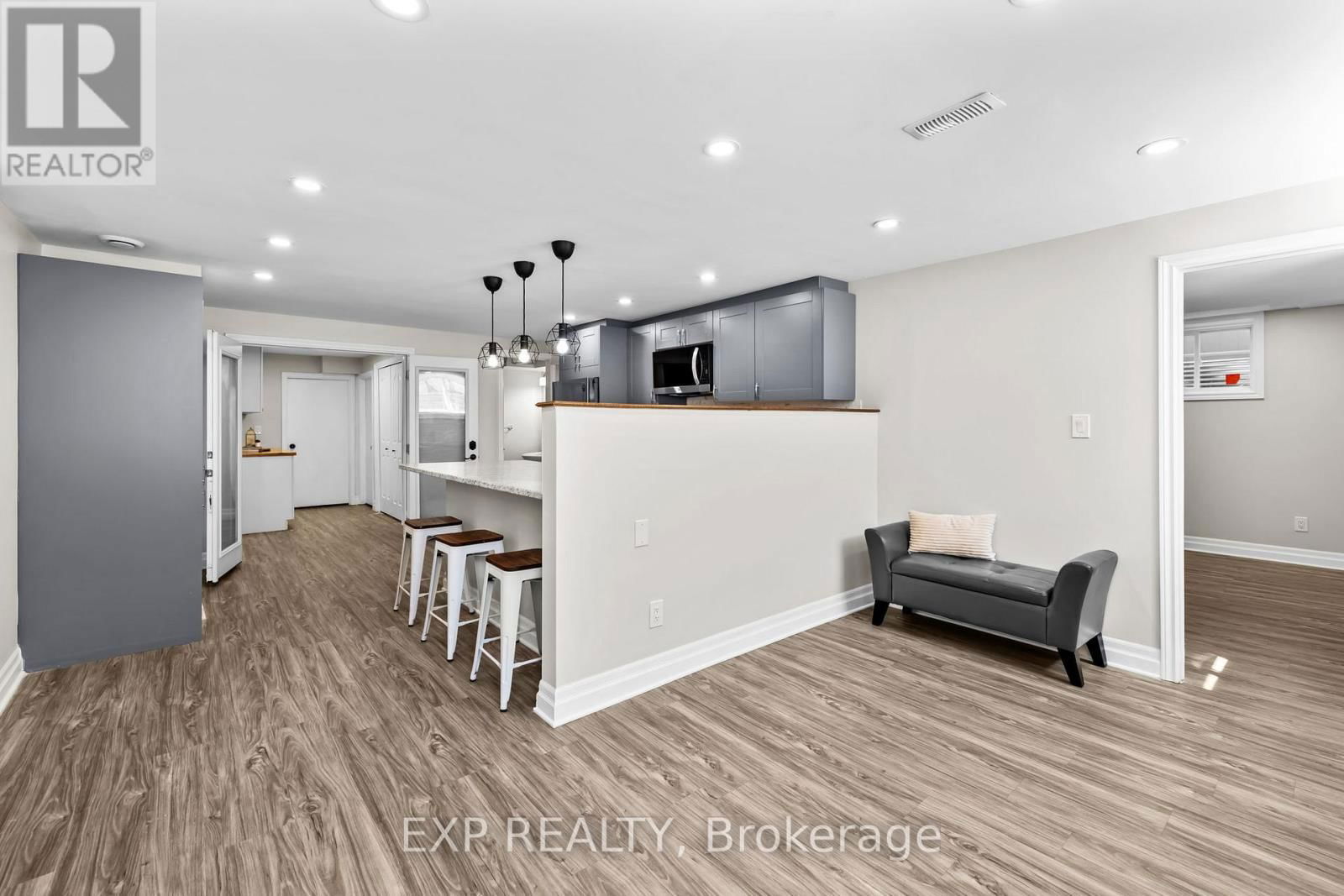 531 VIVERA PLACE Image 31