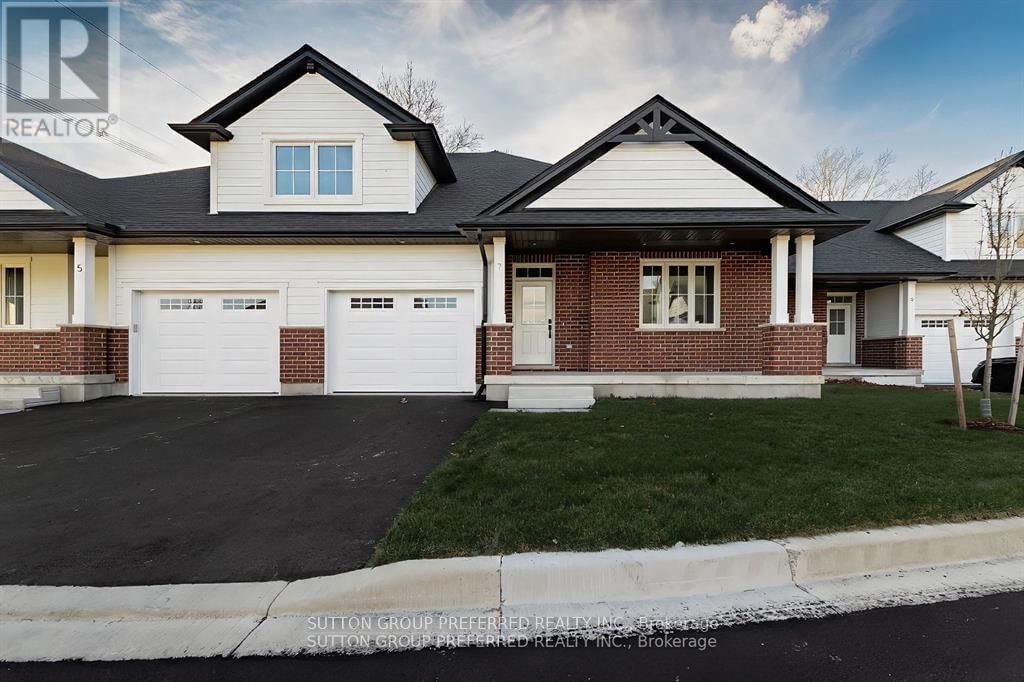 7 - 175 GLENGARIFF DRIVE Image 1