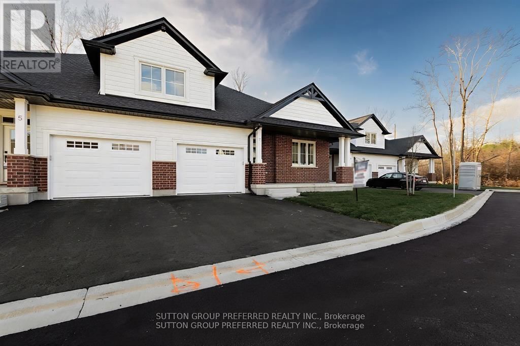 7 - 175 GLENGARIFF DRIVE Image 2
