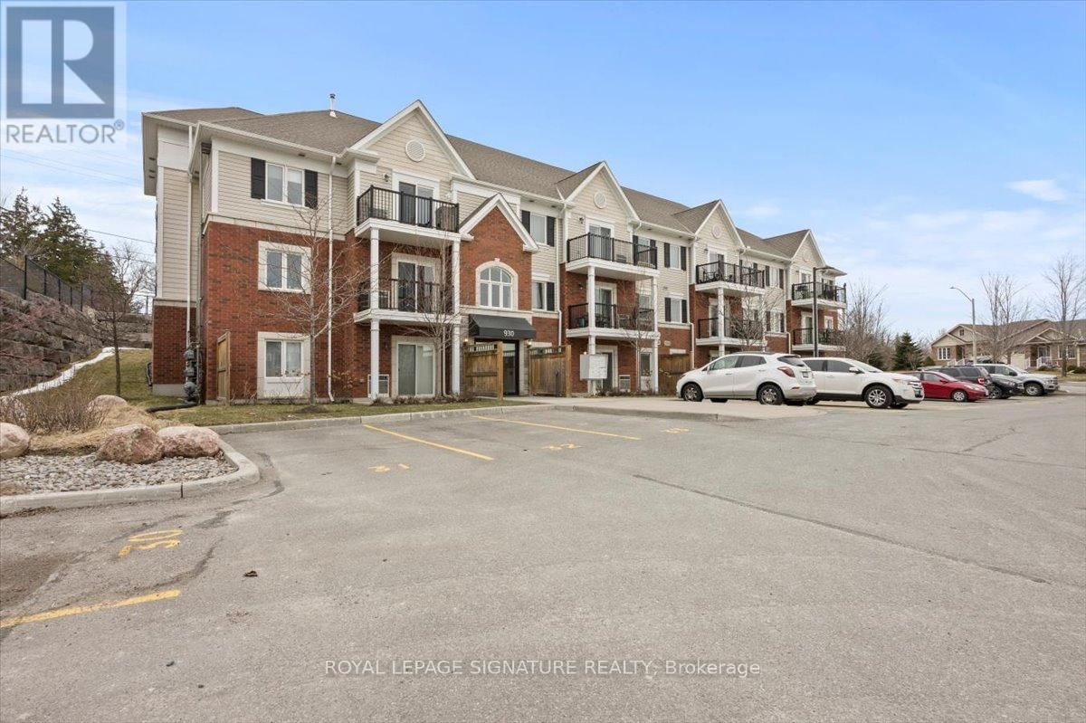 201 - 930 WENTWORTH STREET Image 1