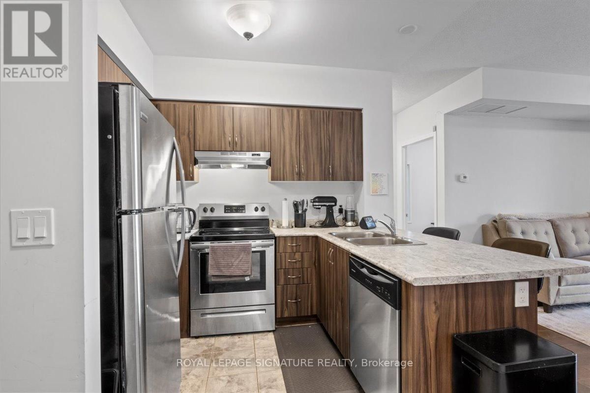 201 - 930 WENTWORTH STREET Image 13