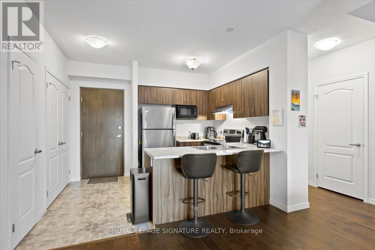 201 - 930 WENTWORTH STREET Image 14