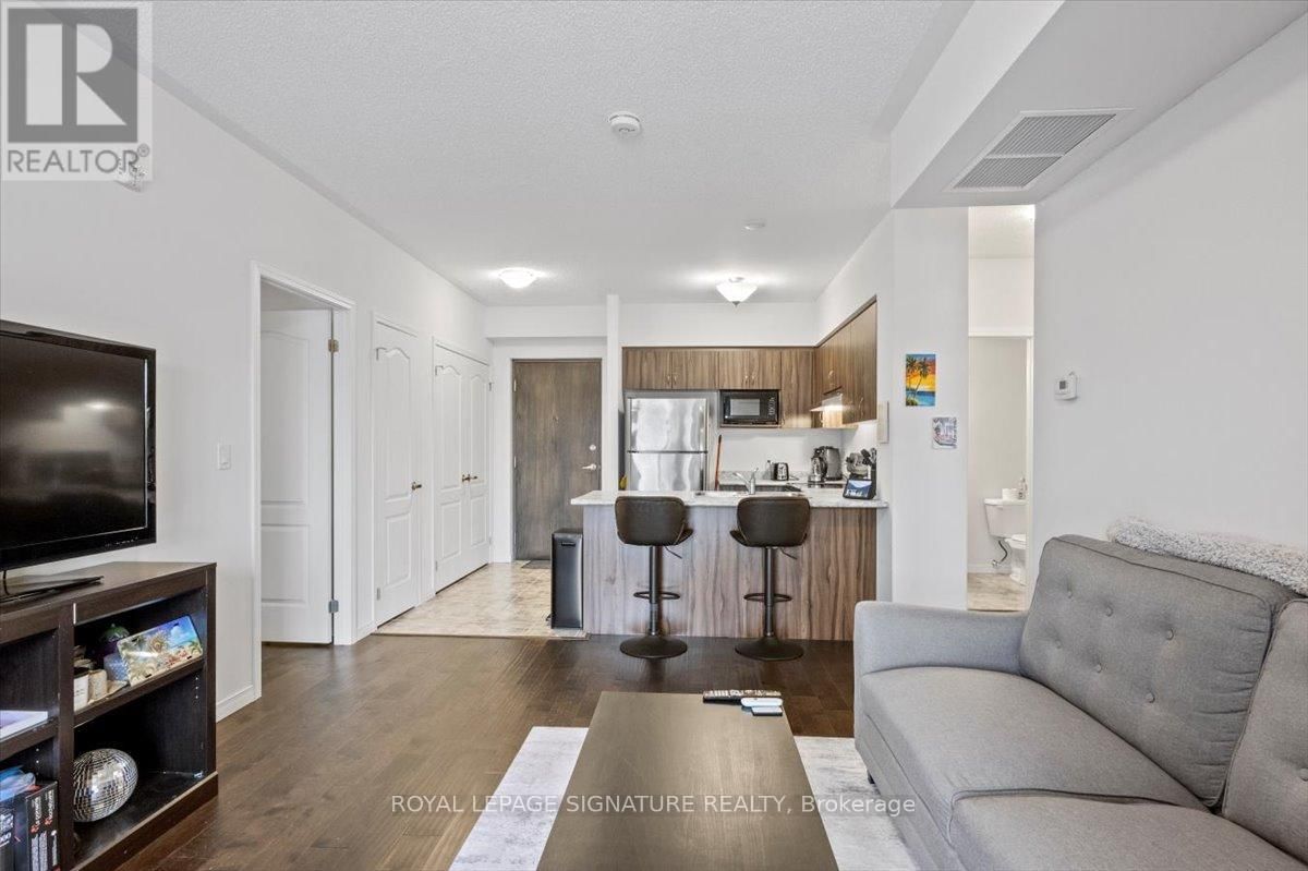 201 - 930 WENTWORTH STREET Image 15