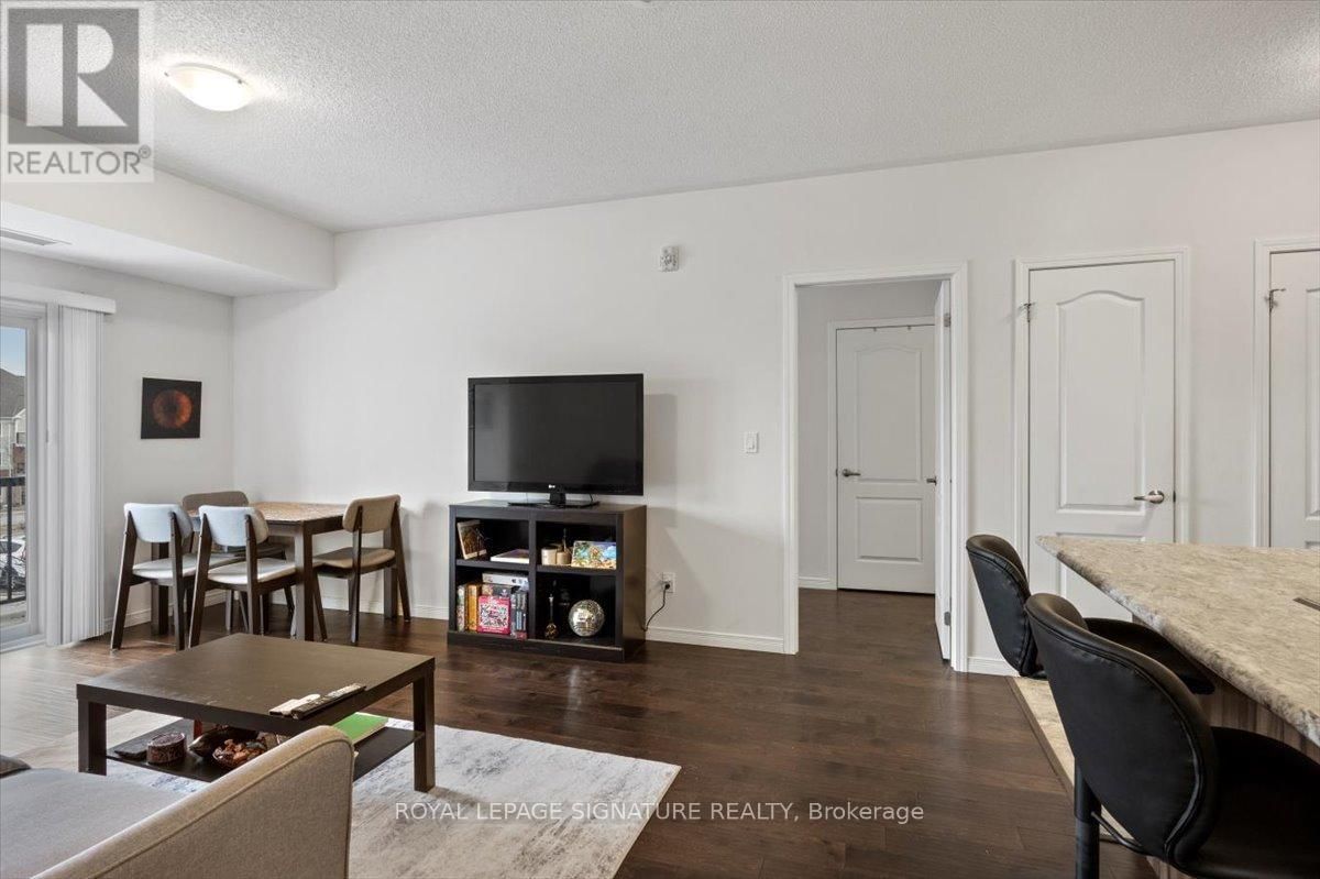 201 - 930 WENTWORTH STREET Image 17