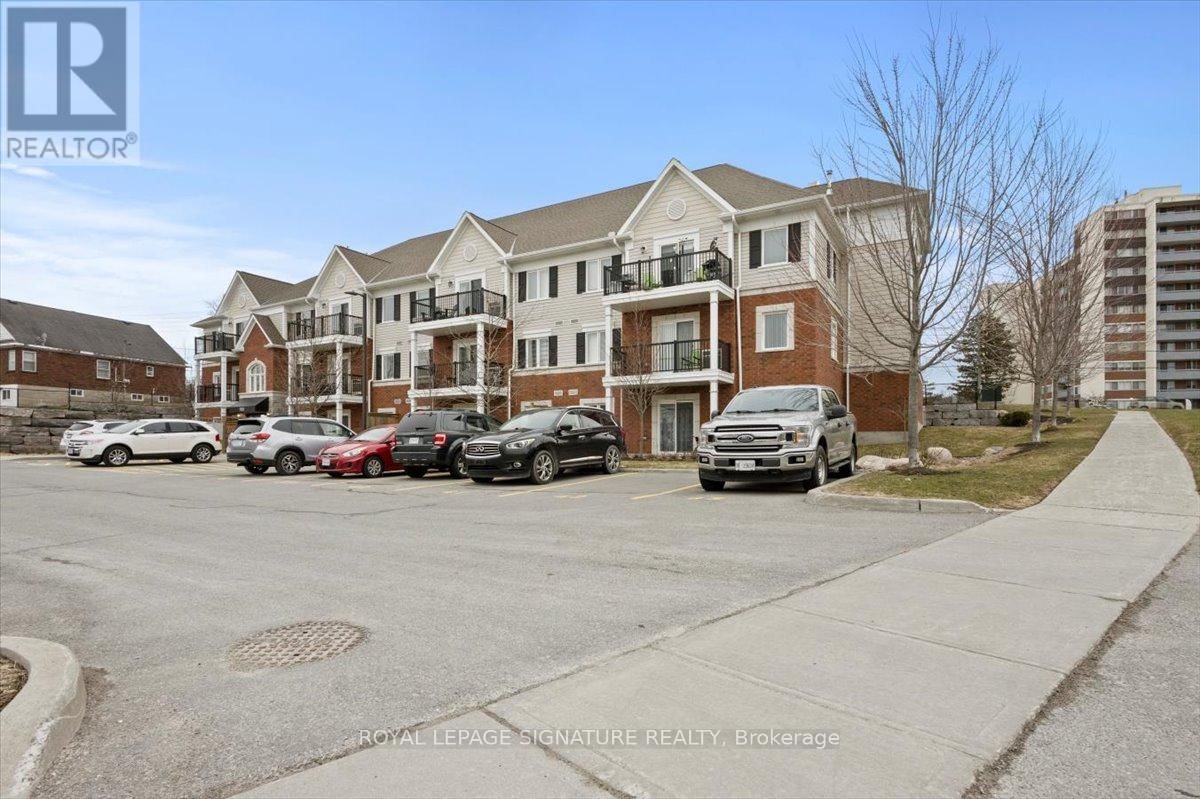 201 - 930 WENTWORTH STREET Image 2
