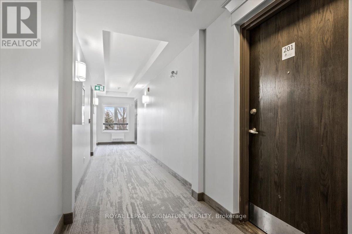 201 - 930 WENTWORTH STREET Image 7