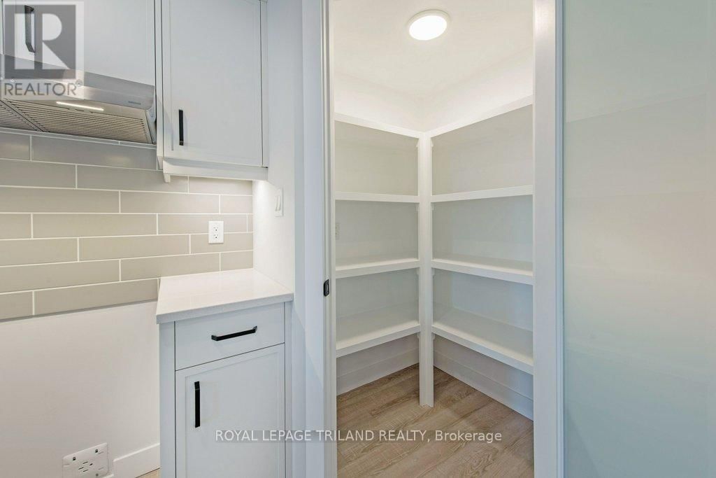 51 WHITE TAIL PATH Image 12