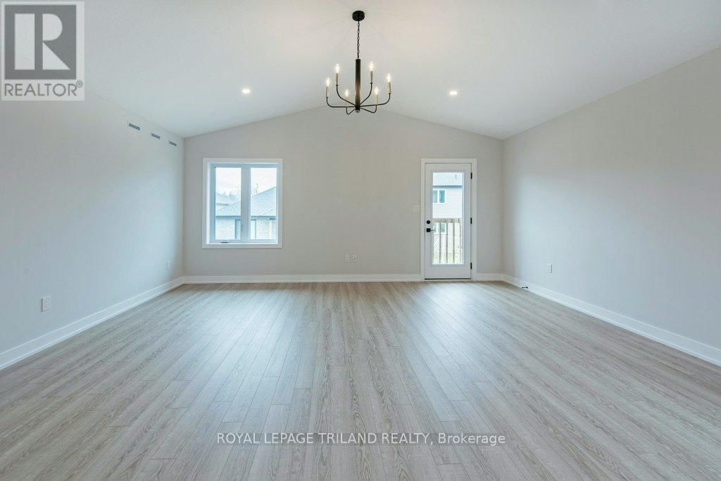 51 WHITE TAIL PATH Image 13