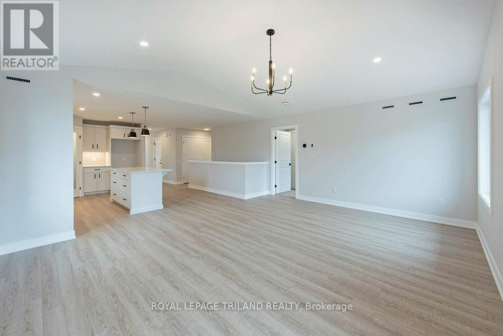 51 WHITE TAIL PATH Image 14