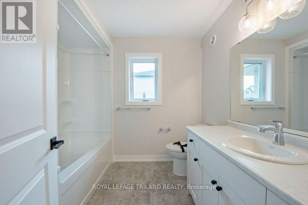 51 WHITE TAIL PATH Image 16