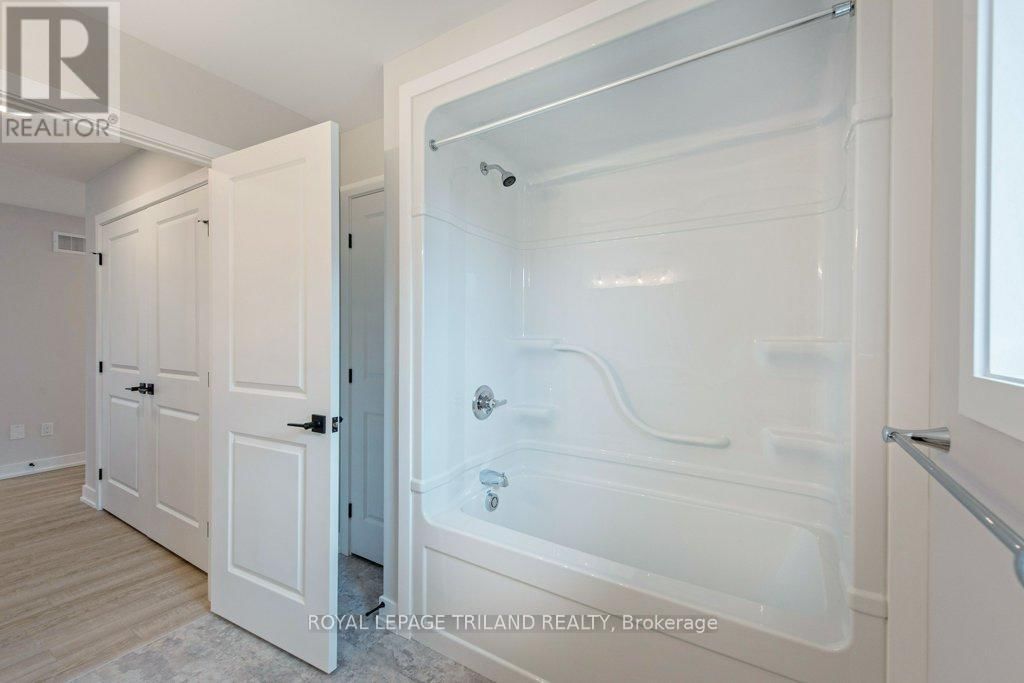 51 WHITE TAIL PATH Image 18