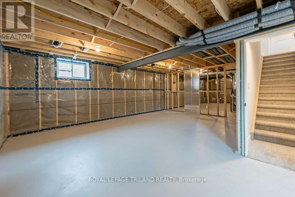 51 WHITE TAIL PATH Image 27