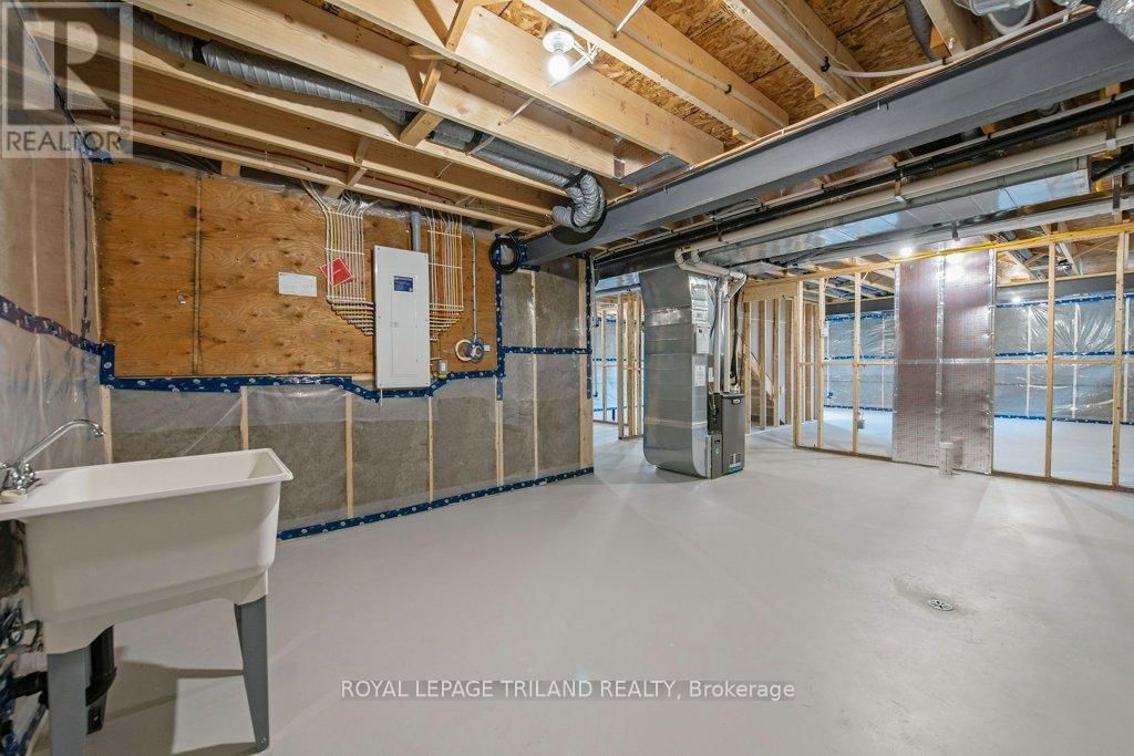 51 WHITE TAIL PATH Image 30