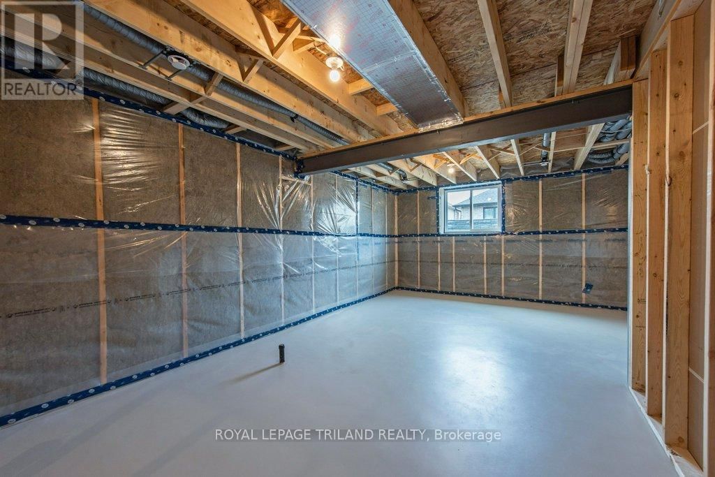 51 WHITE TAIL PATH Image 32