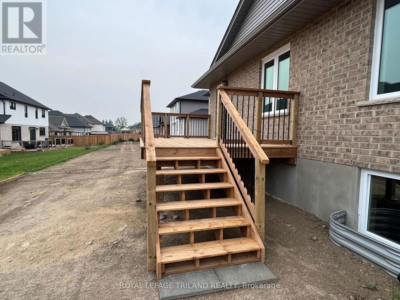 51 WHITE TAIL PATH Image 35