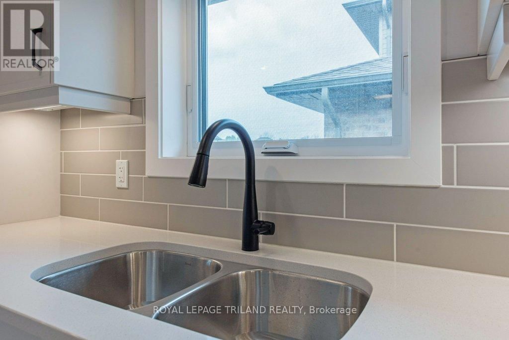 51 WHITE TAIL PATH Image 9