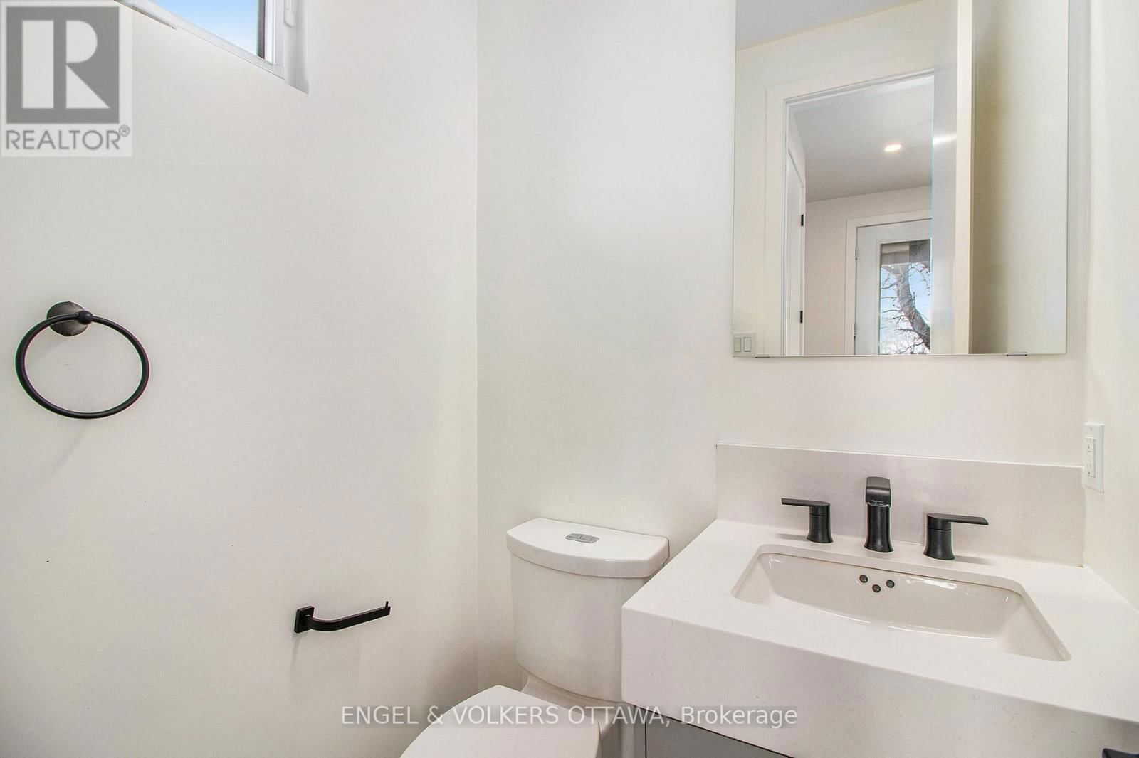 A - 866 WOODROFFE AVENUE Image 11