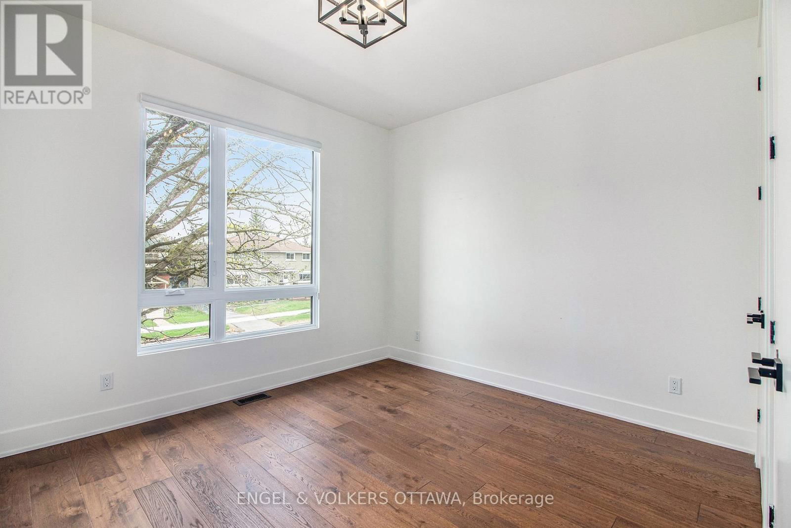 A - 866 WOODROFFE AVENUE Image 12