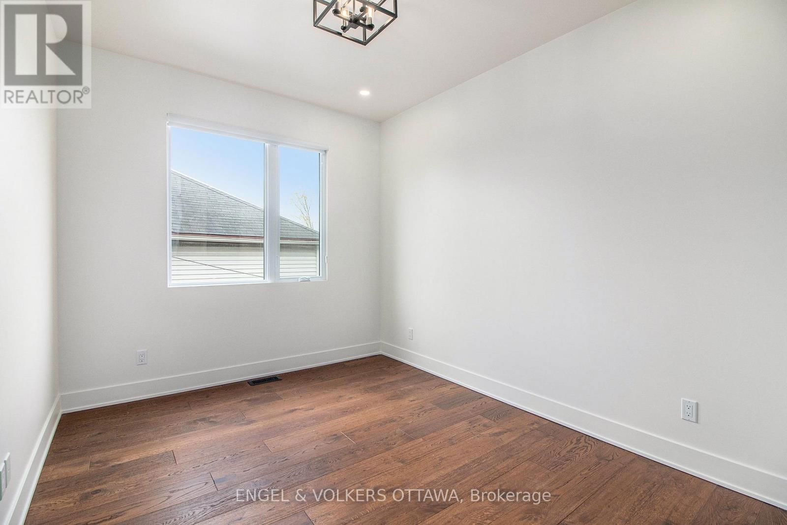 A - 866 WOODROFFE AVENUE Image 13