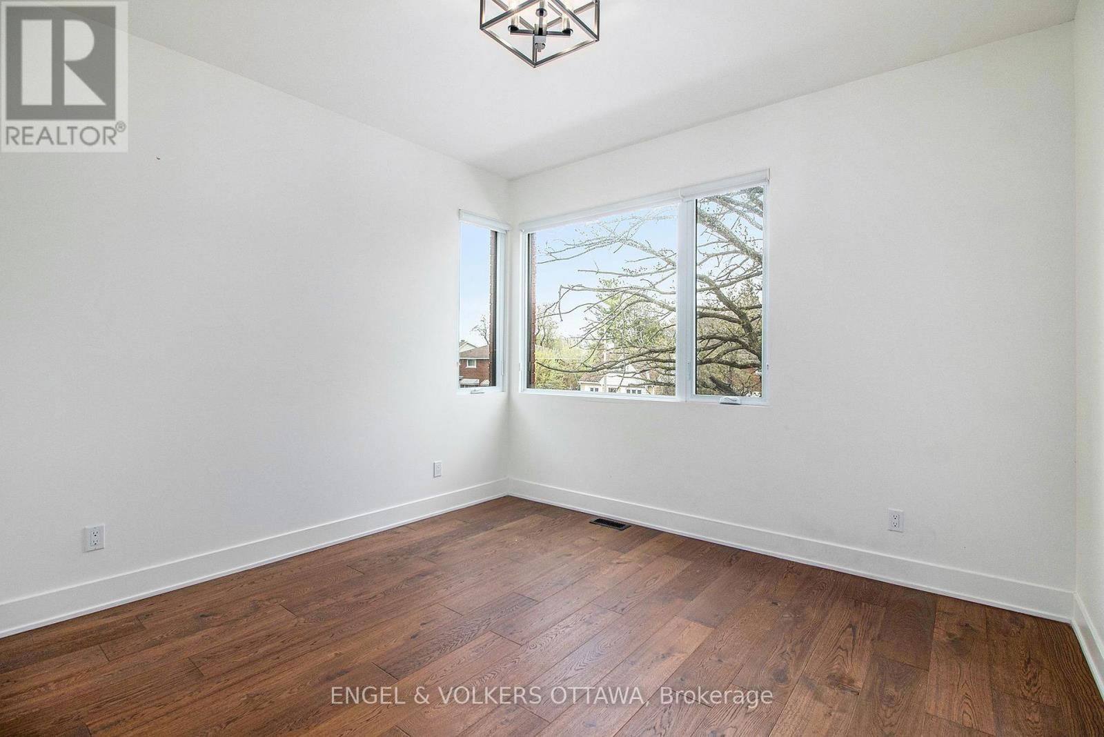 A - 866 WOODROFFE AVENUE Image 16
