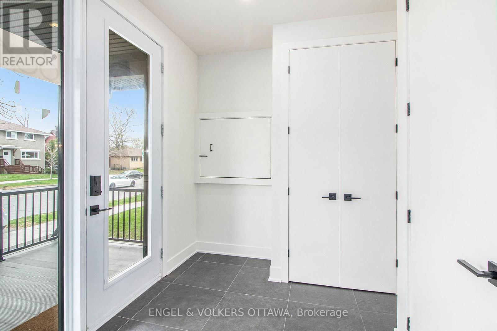 A - 866 WOODROFFE AVENUE Image 5