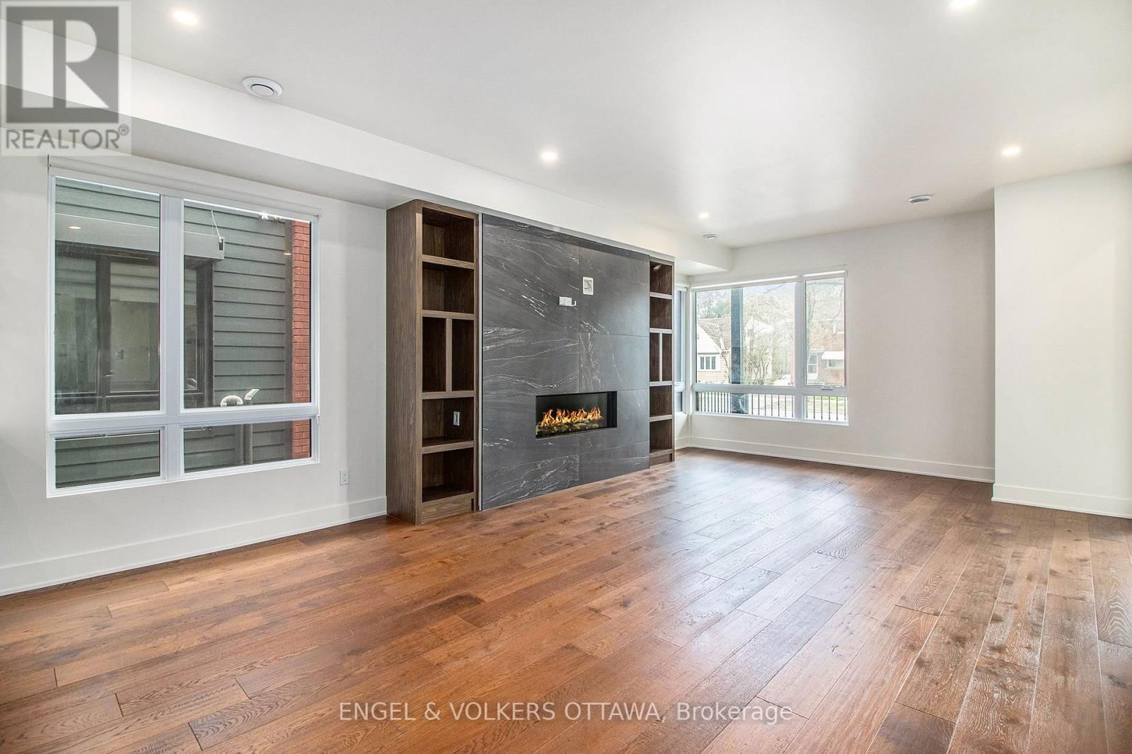 A - 866 WOODROFFE AVENUE Image 8