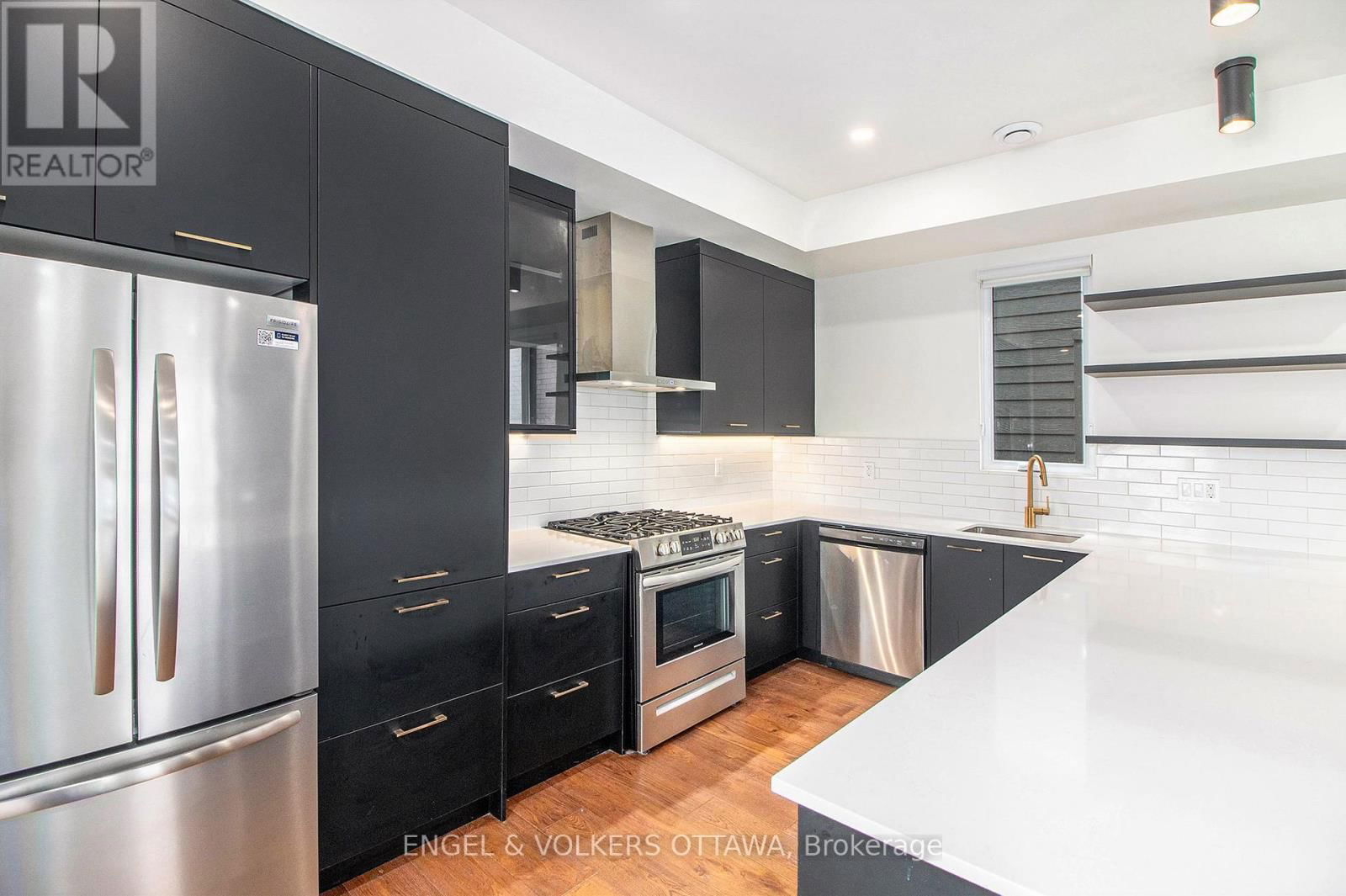 A - 866 WOODROFFE AVENUE Image 9