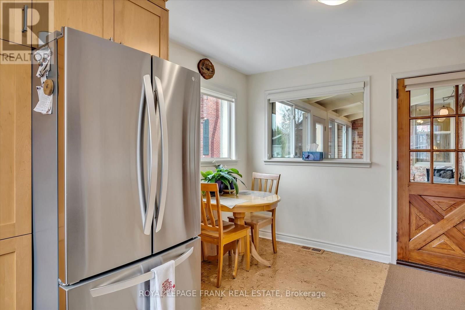 484 GILMOUR STREET Image 13