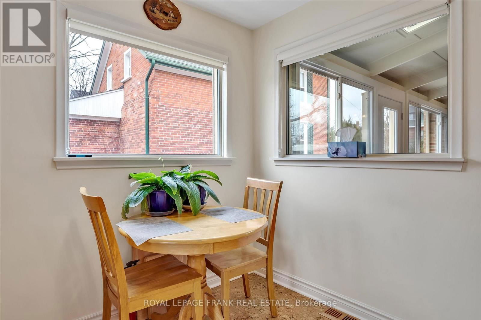 484 GILMOUR STREET Image 14