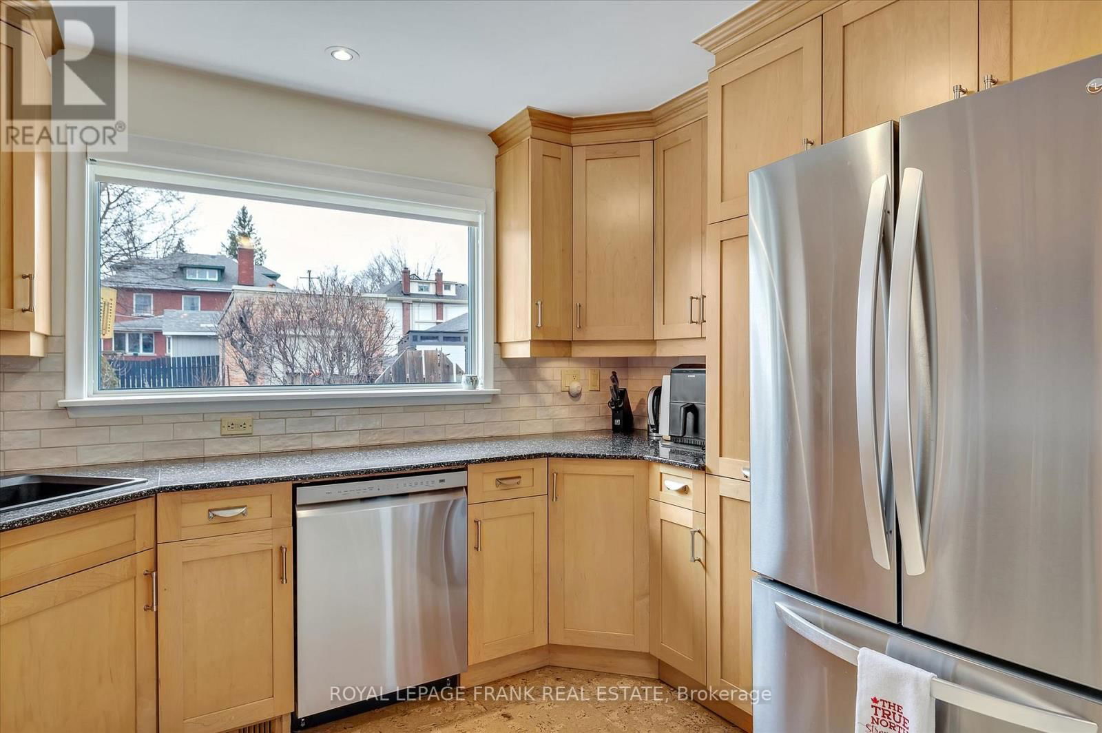 484 GILMOUR STREET Image 15