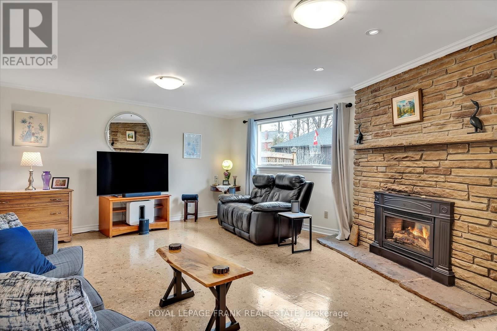 484 GILMOUR STREET Image 18