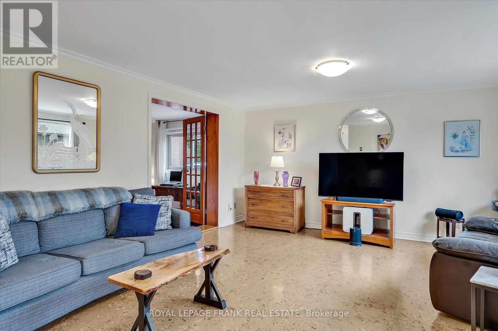 484 GILMOUR STREET Image 19
