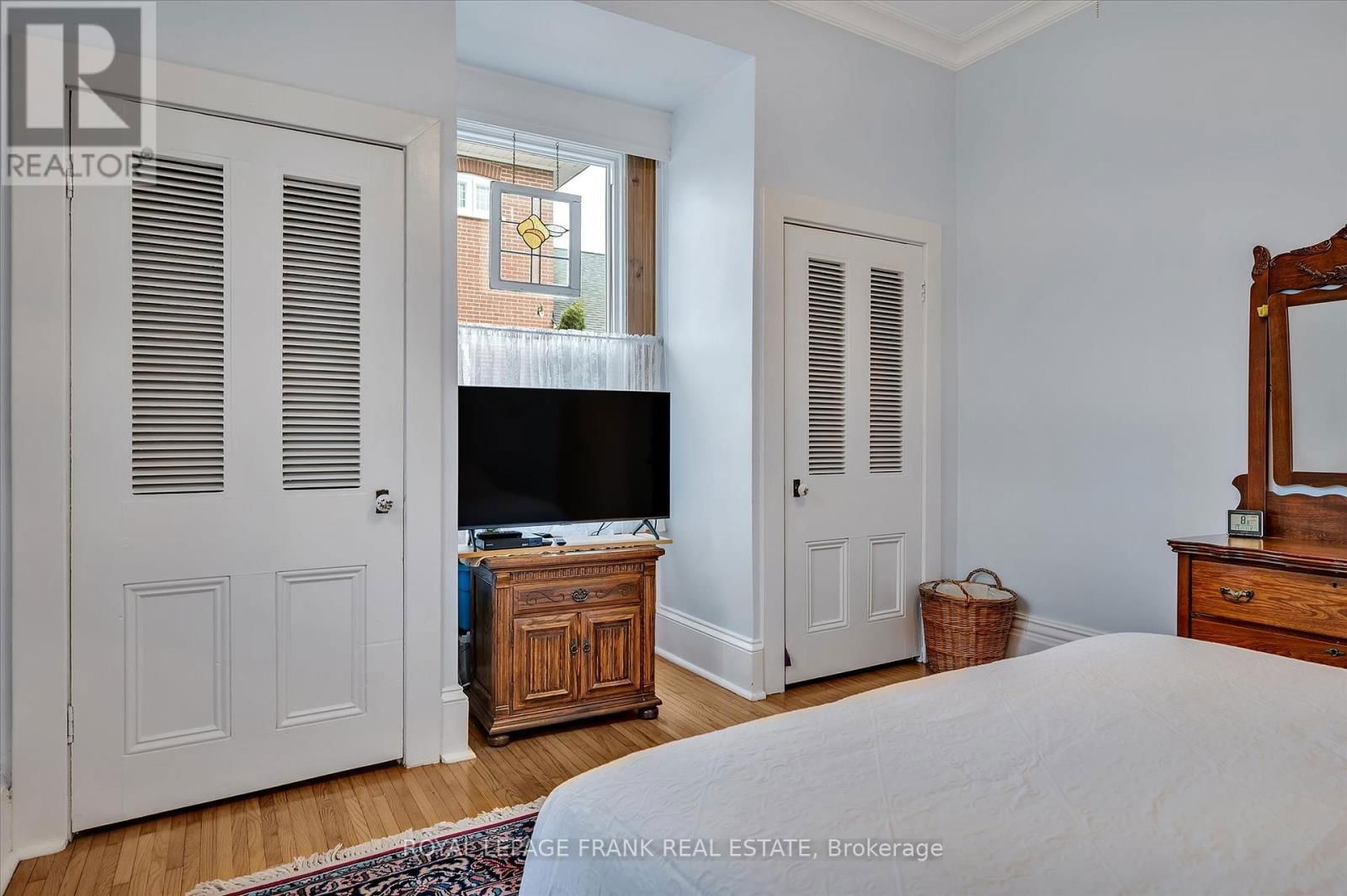 484 GILMOUR STREET Image 23