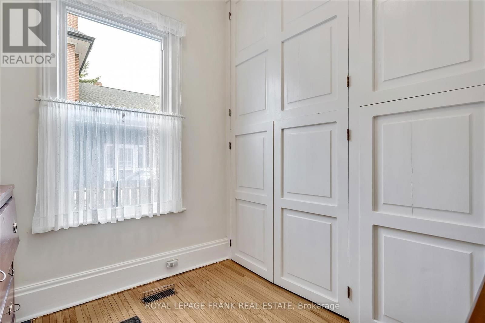 484 GILMOUR STREET Image 26