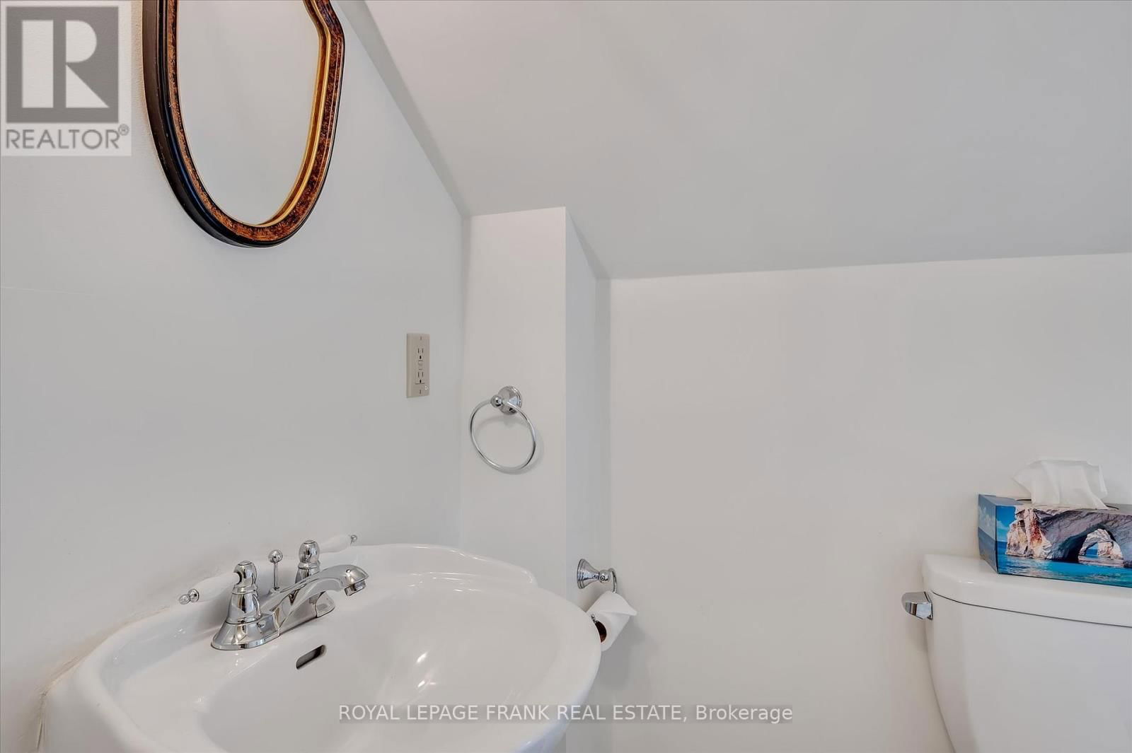 484 GILMOUR STREET Image 30