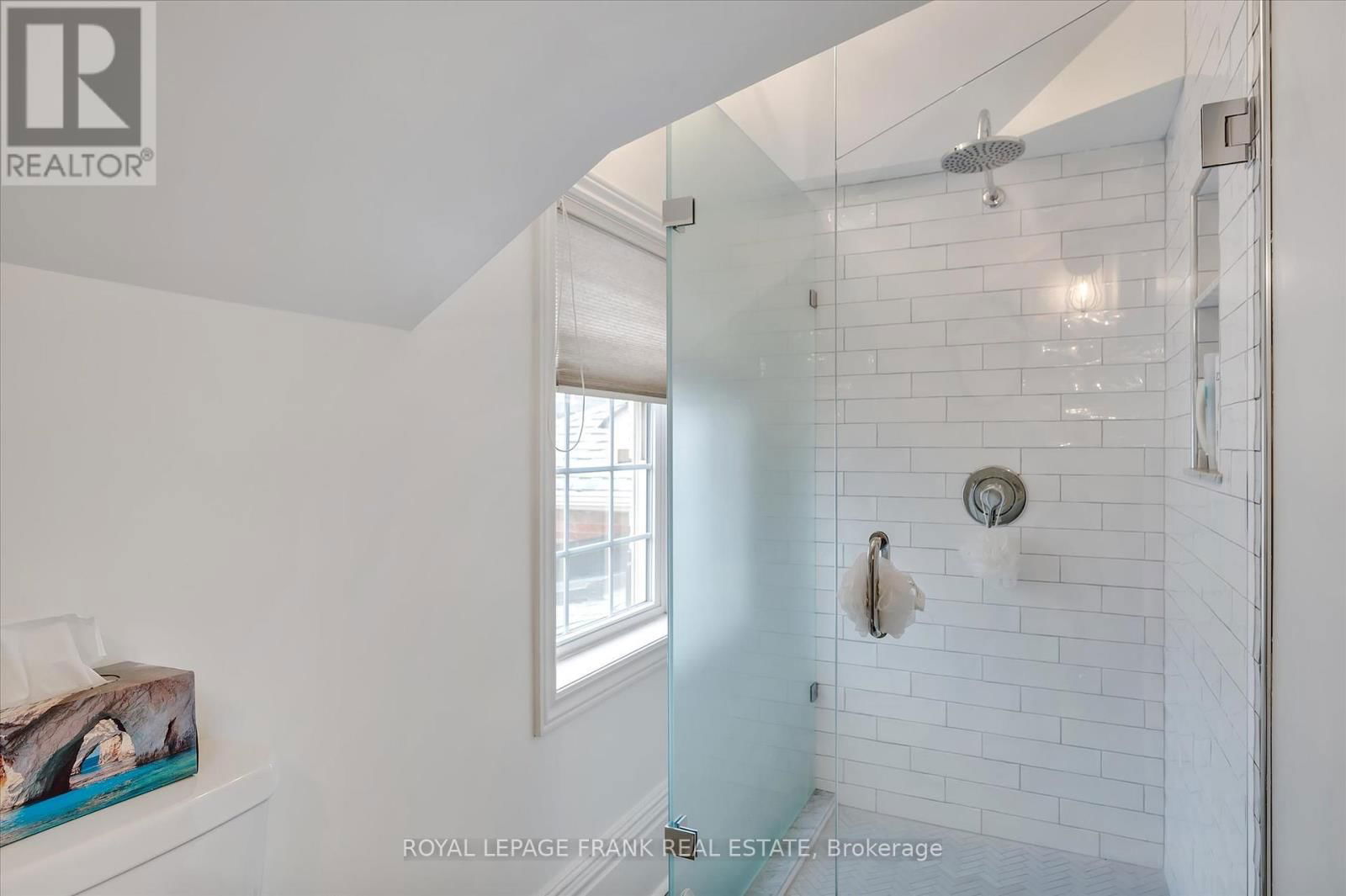 484 GILMOUR STREET Image 31