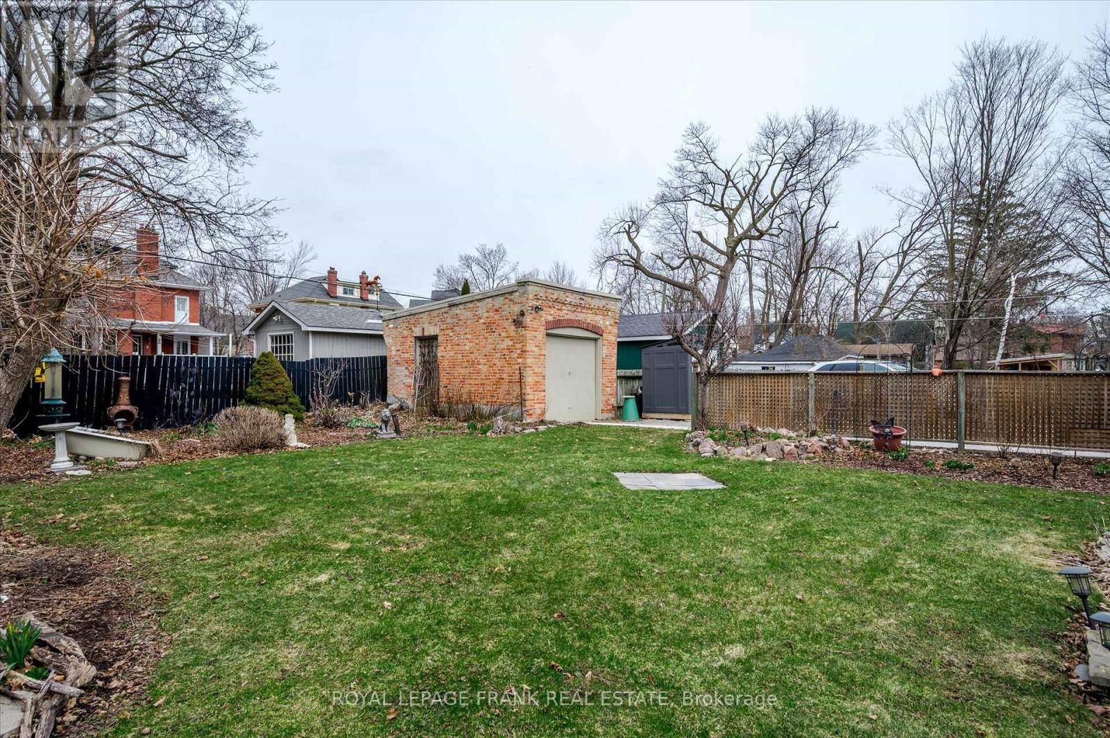 484 GILMOUR STREET Image 36