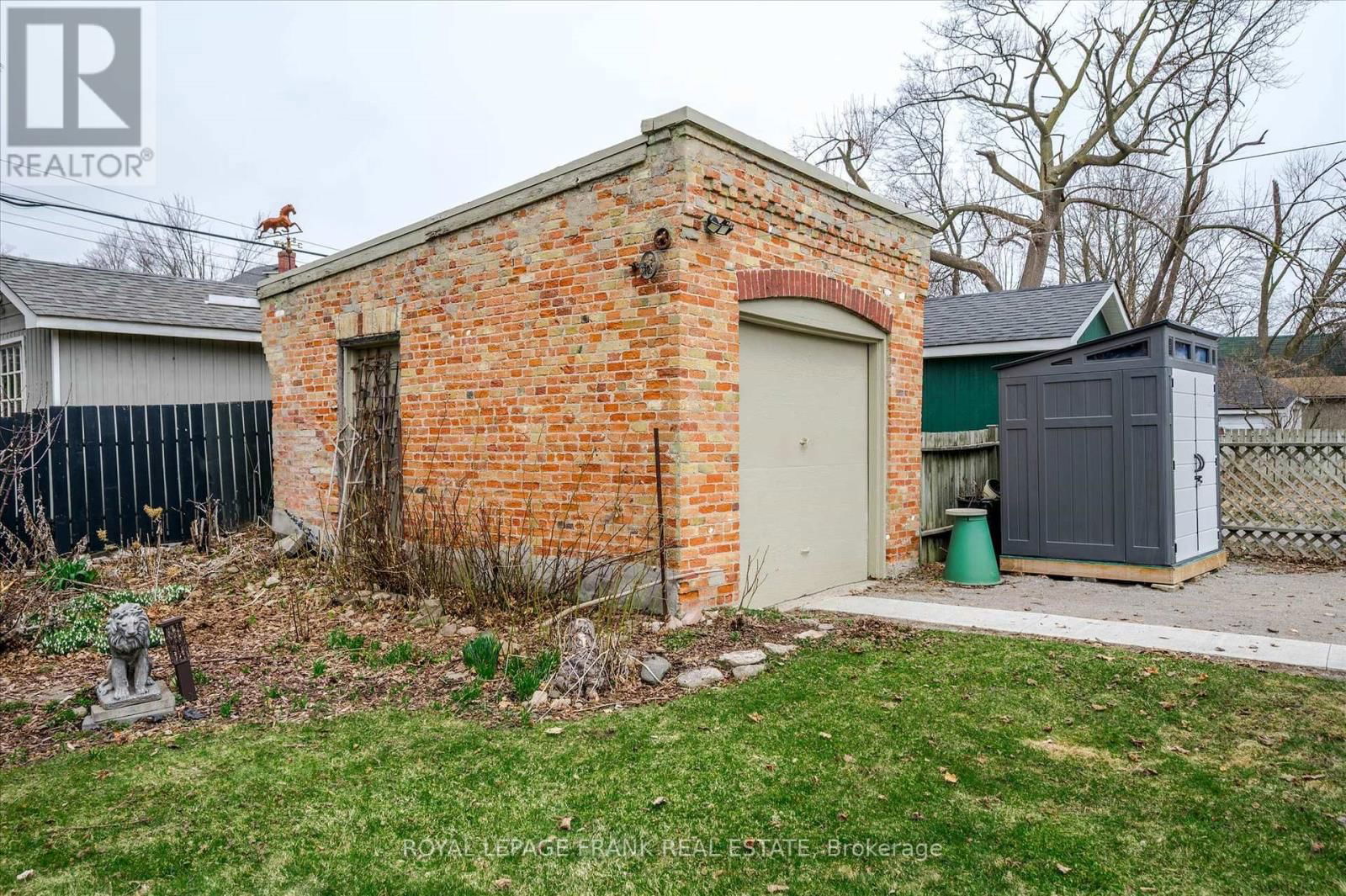 484 GILMOUR STREET Image 38