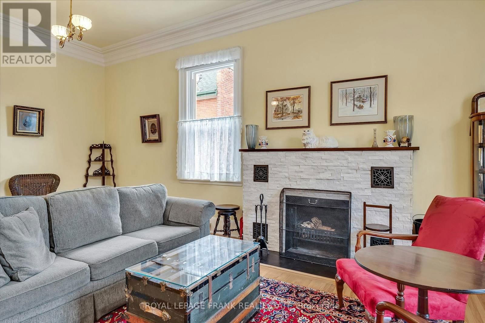 484 GILMOUR STREET Image 6