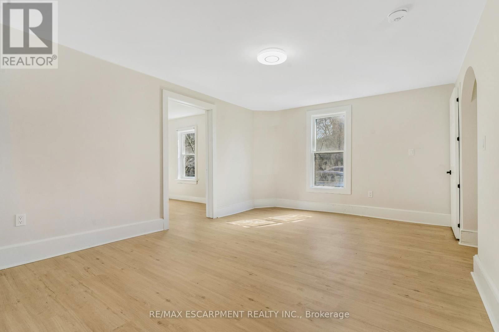16 ALBERT STREET Image 12