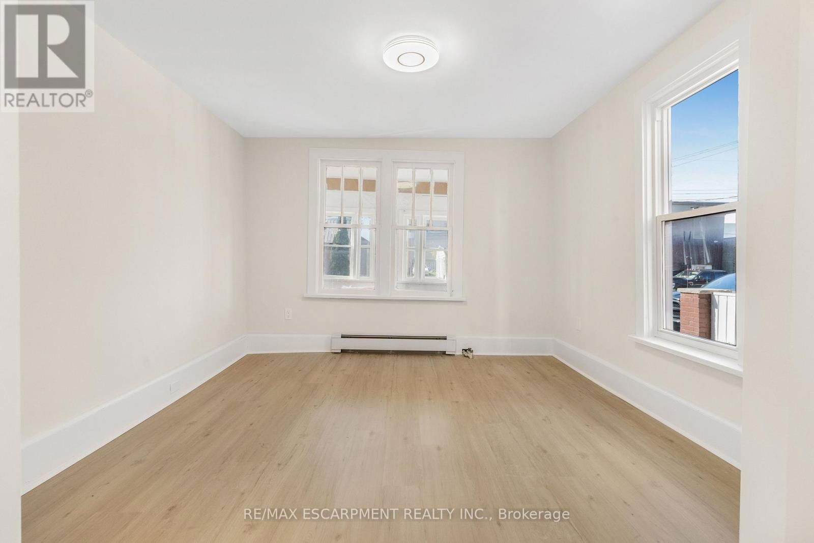16 ALBERT STREET Image 13
