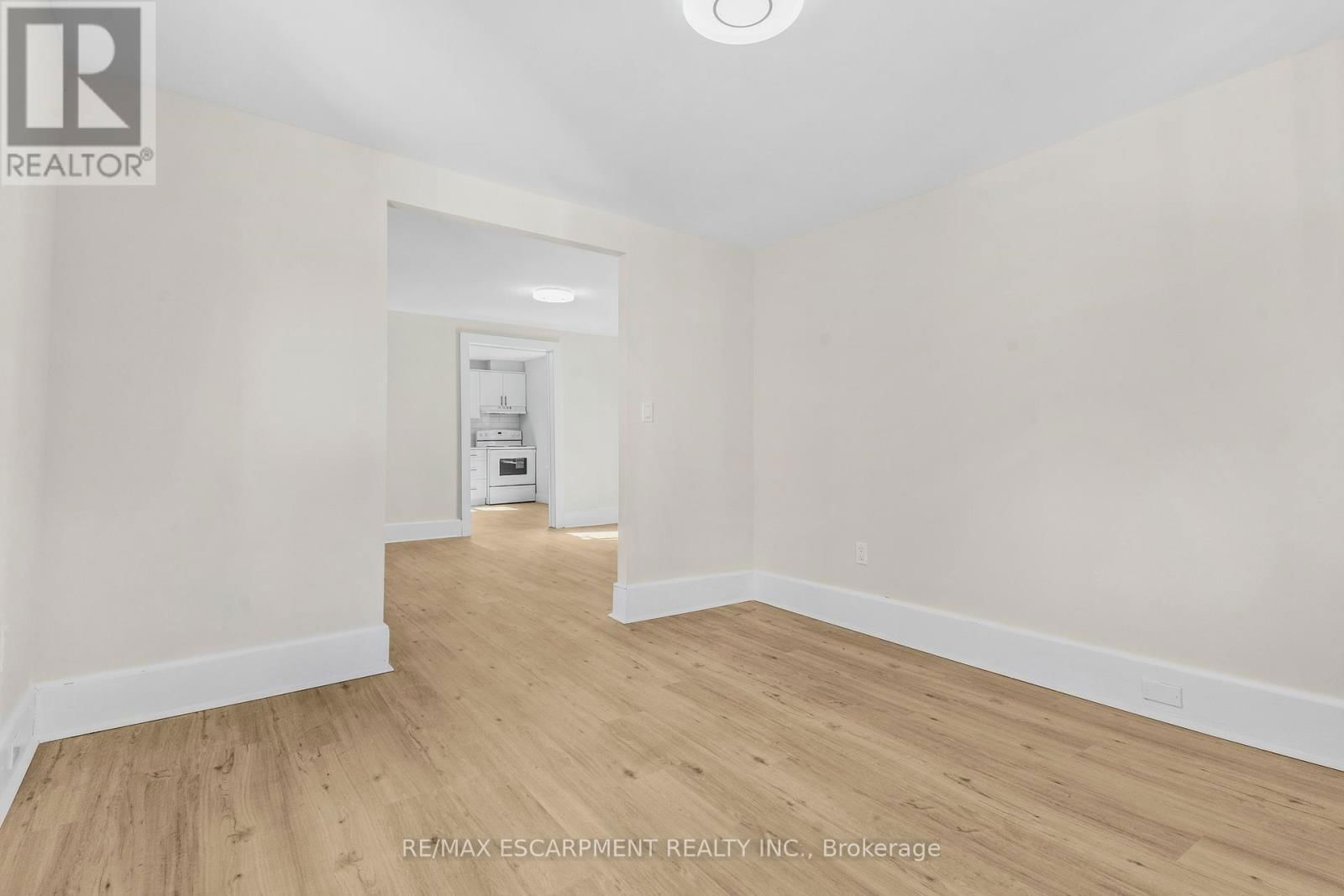 16 ALBERT STREET Image 14