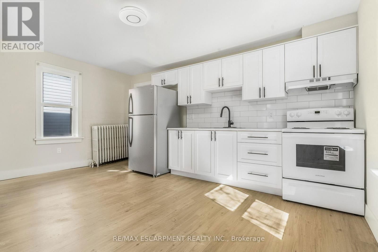 16 ALBERT STREET Image 16