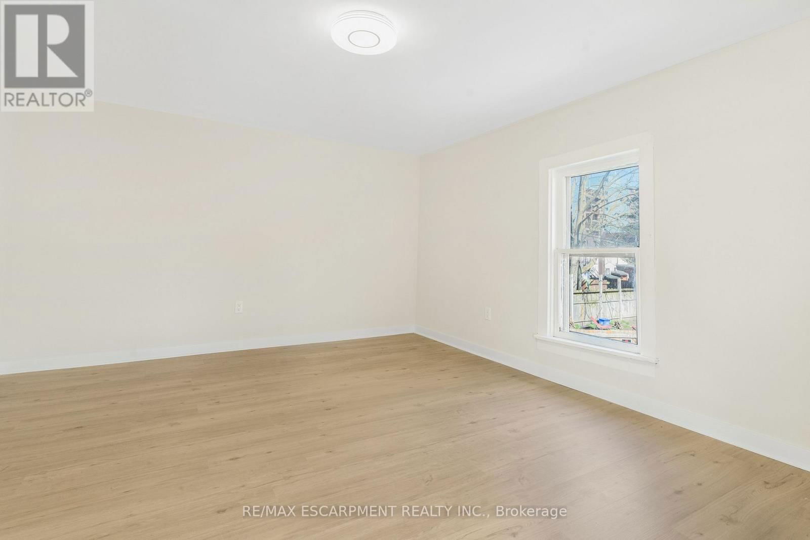 16 ALBERT STREET Image 19