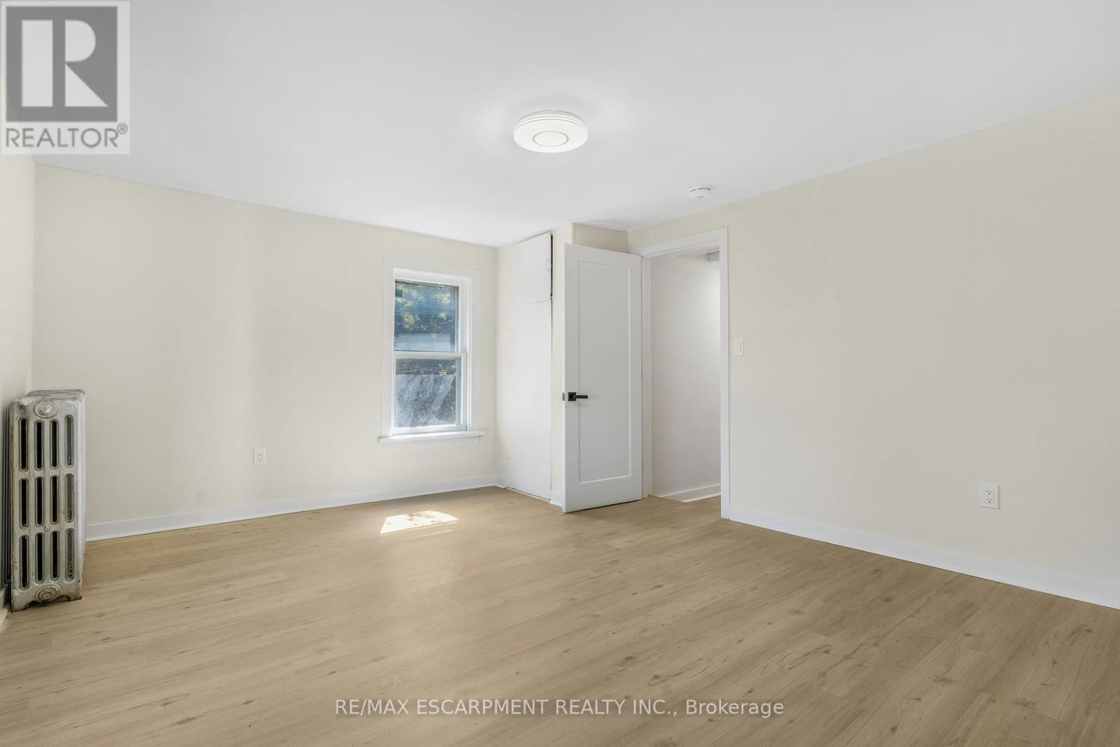 16 ALBERT STREET Image 21