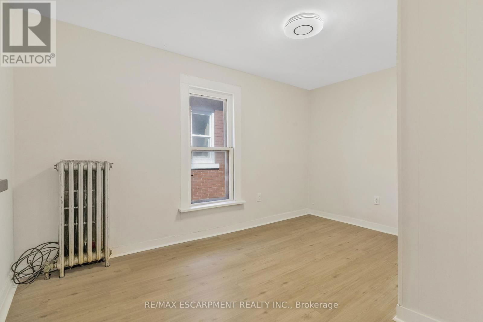 16 ALBERT STREET Image 24