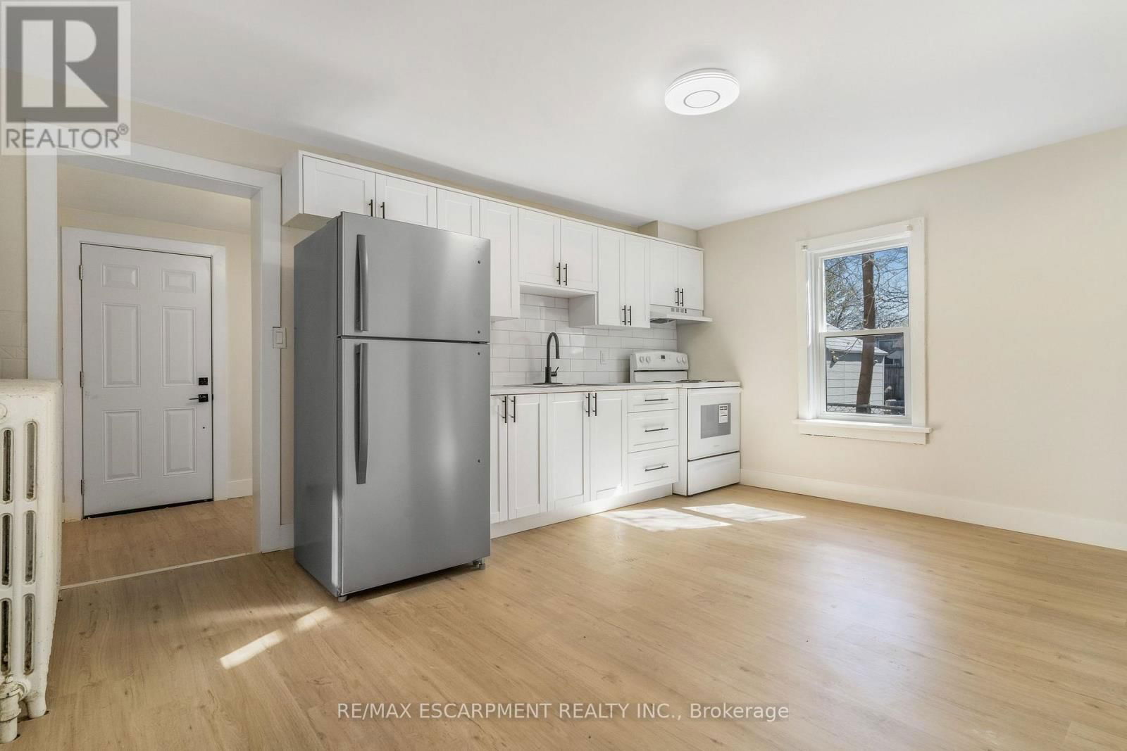 16 ALBERT STREET Image 8