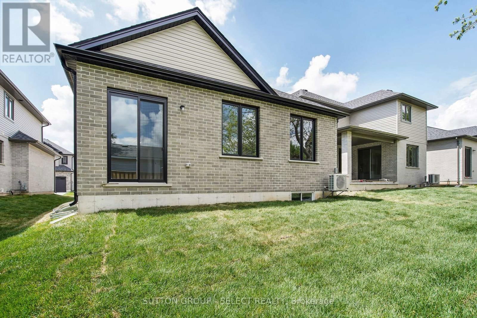 10 - 7966 FALLON DRIVE Image 32